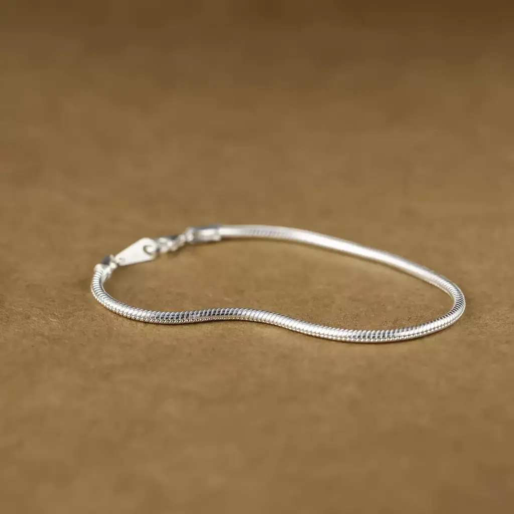 Flexible snake chain bracelet with lobster clasp