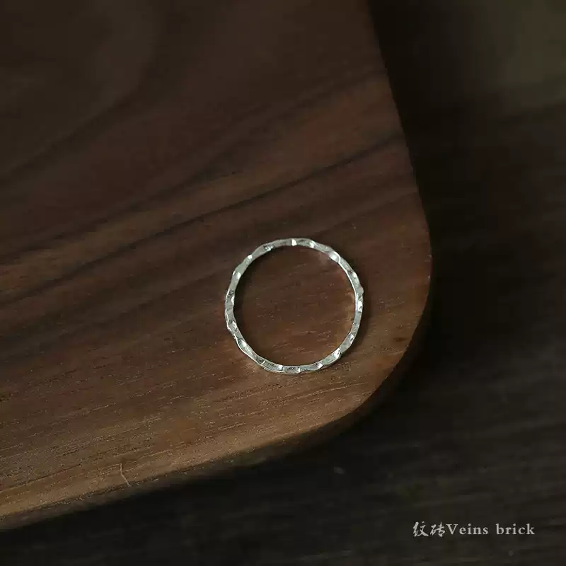 Slim Hammered Closed Band Ring in 925 Silver — additional product view 1
