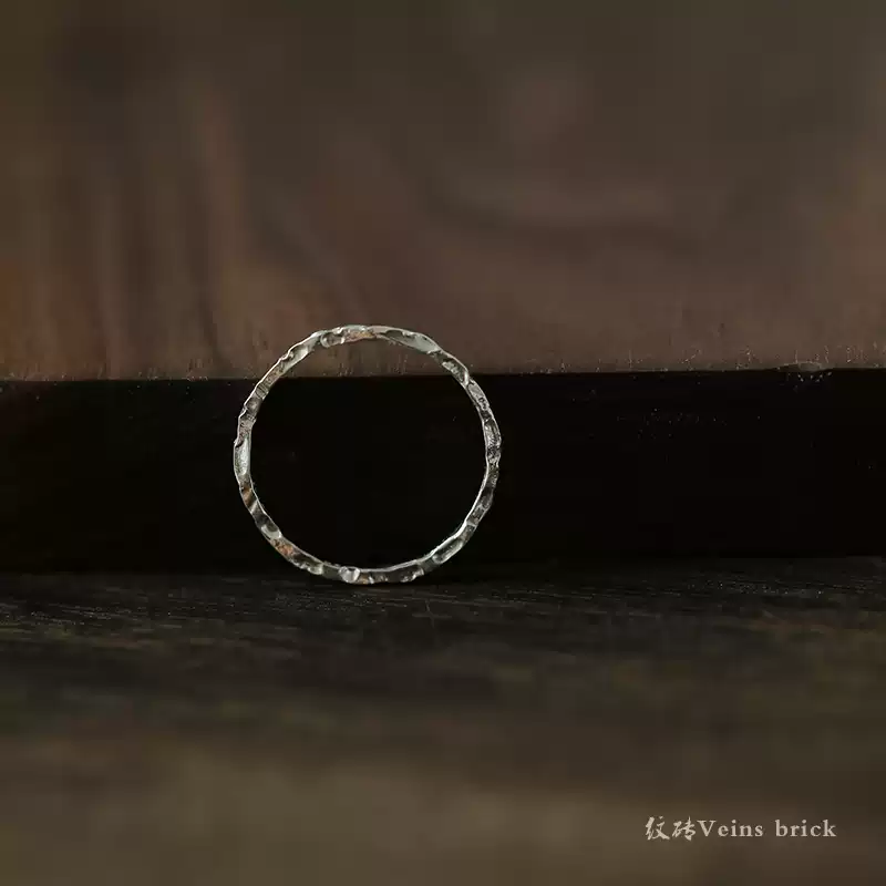 Slim Hammered Closed Band Ring in 925 Silver — additional product view 2